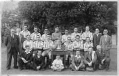 1949-50 Dr Pitt Wefare team.jpg