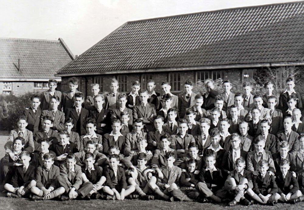 1947 Whole School Part 1.jpg